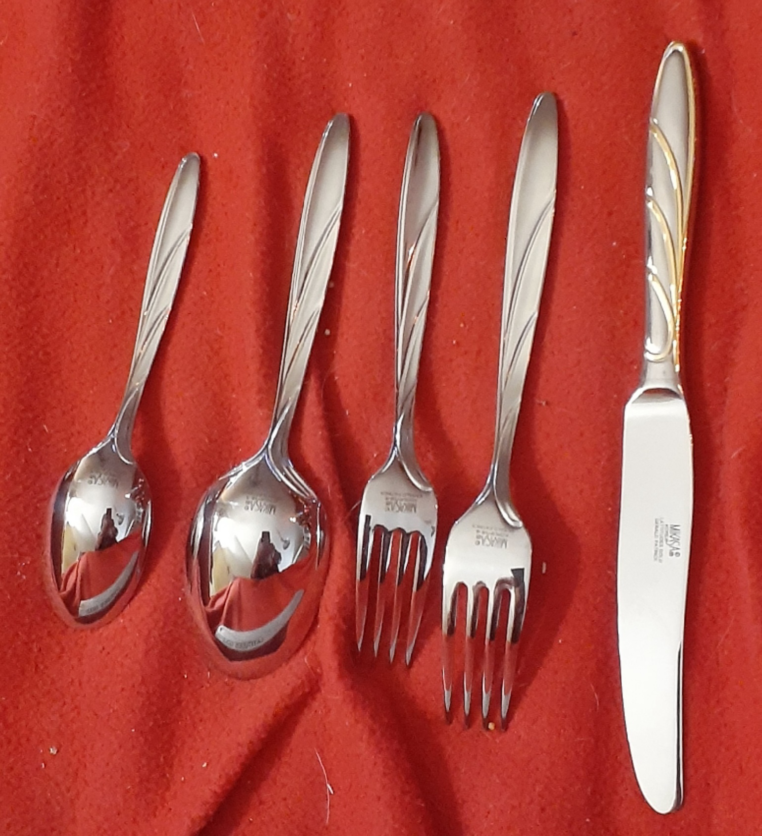 Mikasa Latitudes Gold 5 Piece Flatware Set - Image 3