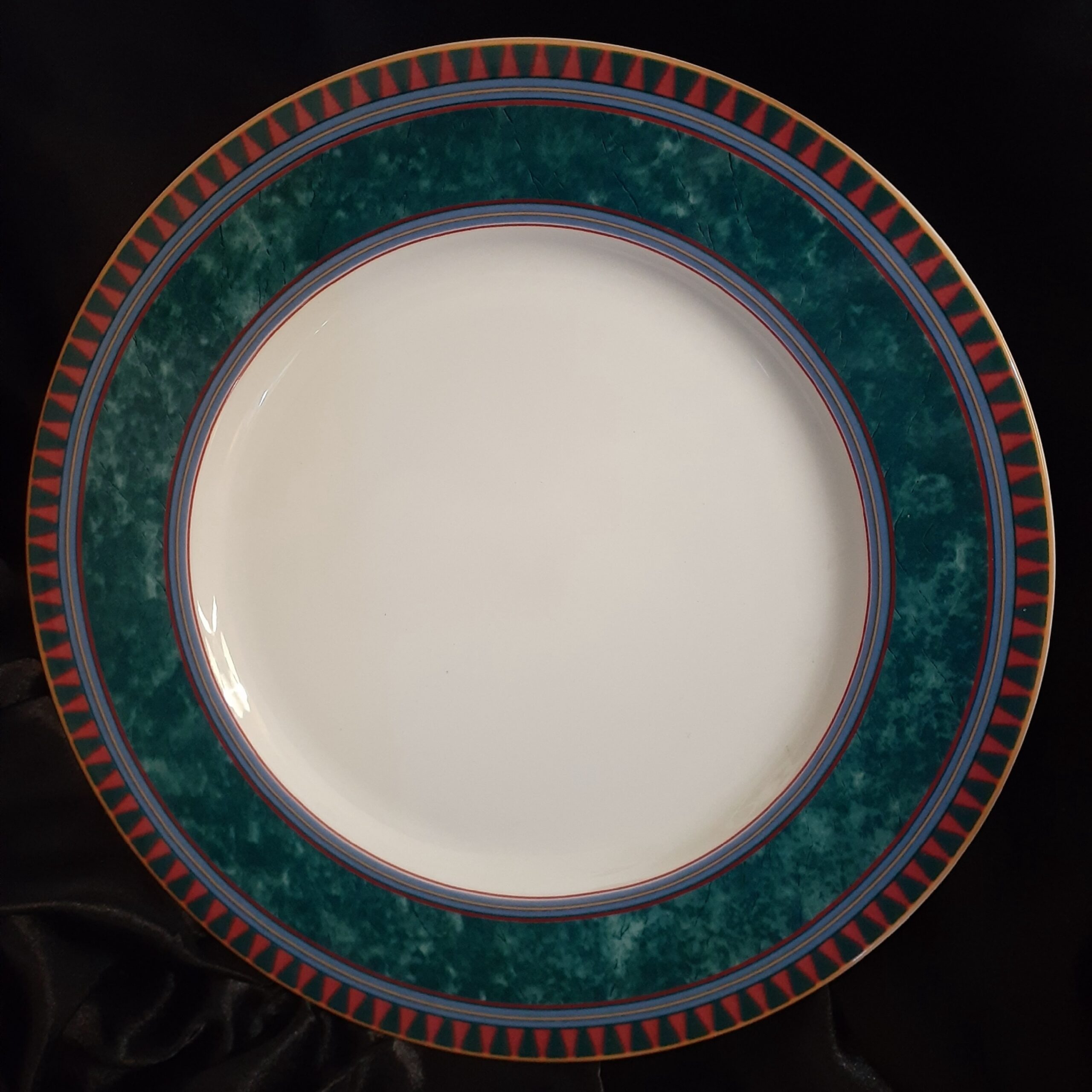 Mikasa California Chop Plate La Scala Pattern